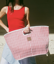EAU BAGS - GRAND BUCKET - ROUGE